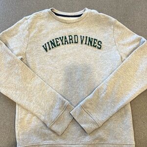 Boys Great condition. Gray and green lettering Vineyard Vines size L (16)